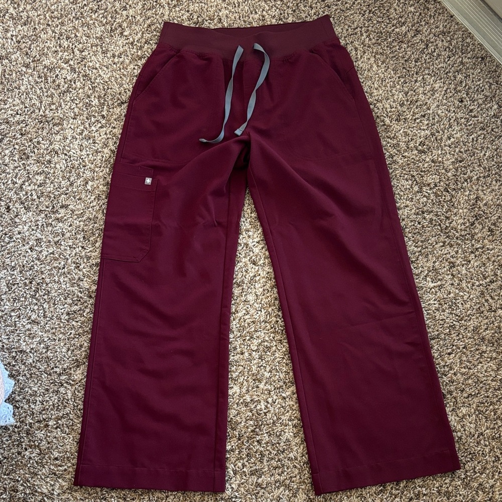 Figs Isabel wide leg scrub pants in burgundy medium petite